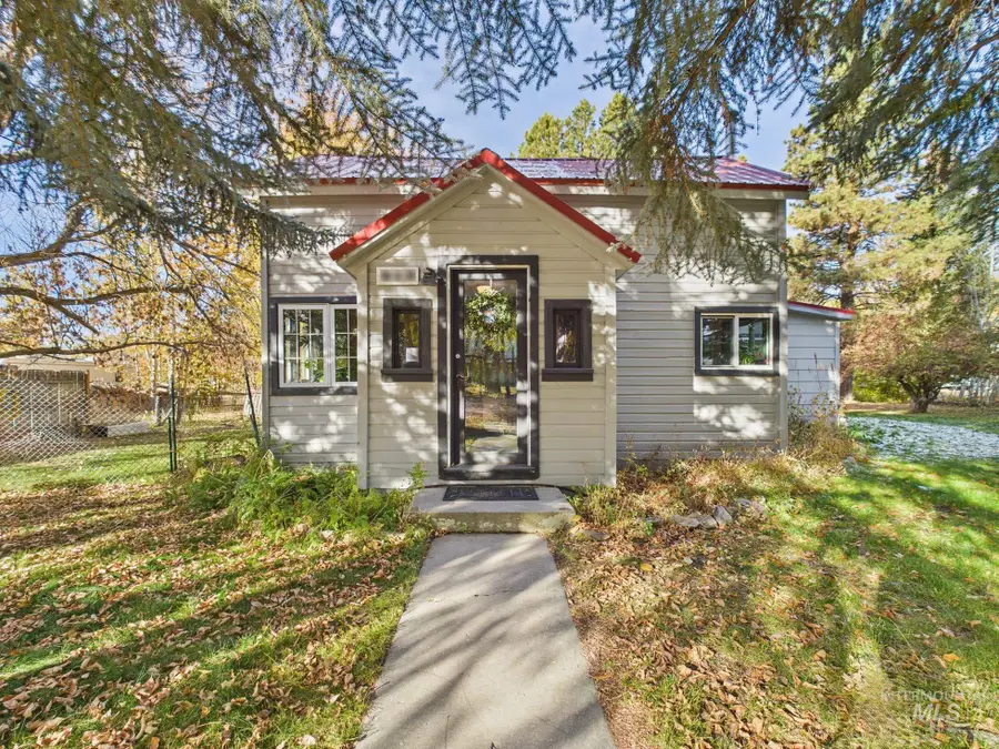 913 W 1st St, Fairfield, ID 83327 - Image #2