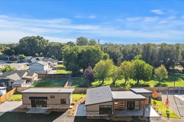 362 W London St, Middleton, ID 83644