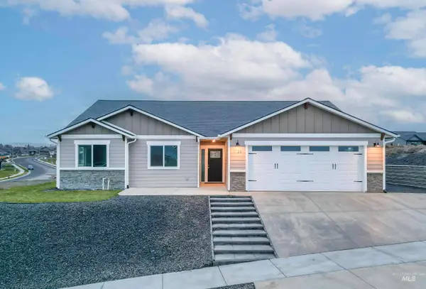 1736 Golden Hills Dr, Lewiston, ID 83501