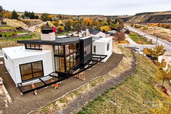 5775 S Brian Way, Boise, ID 83716