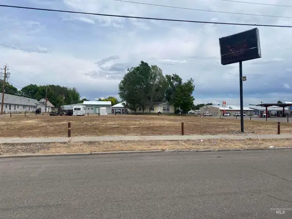 326 E 2nd St, Weiser, ID 83672