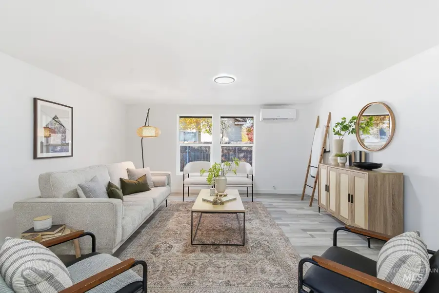 1215 N Bonneville St, Nampa, ID 83651 - Image #2