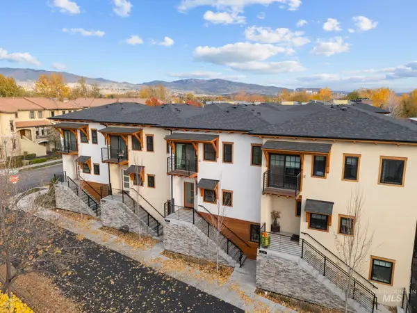 429 E Water Pocket Ln, Garden City, ID 83714