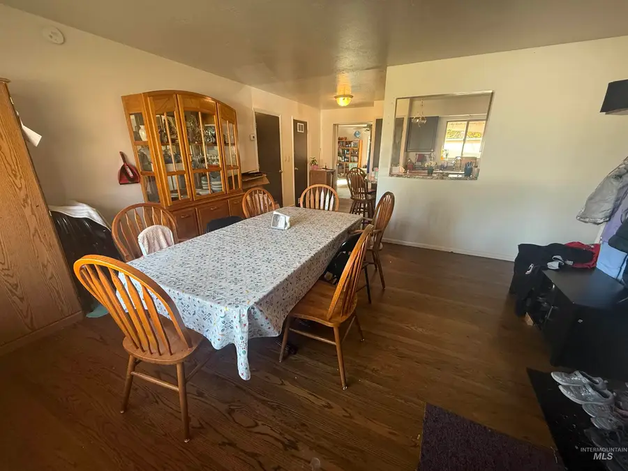 975 E 17th N, Mountain Home, ID 83647 - Image #2