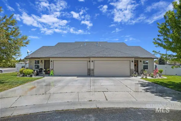 911 Arrow Wood Ct, Twin Falls, ID 83301