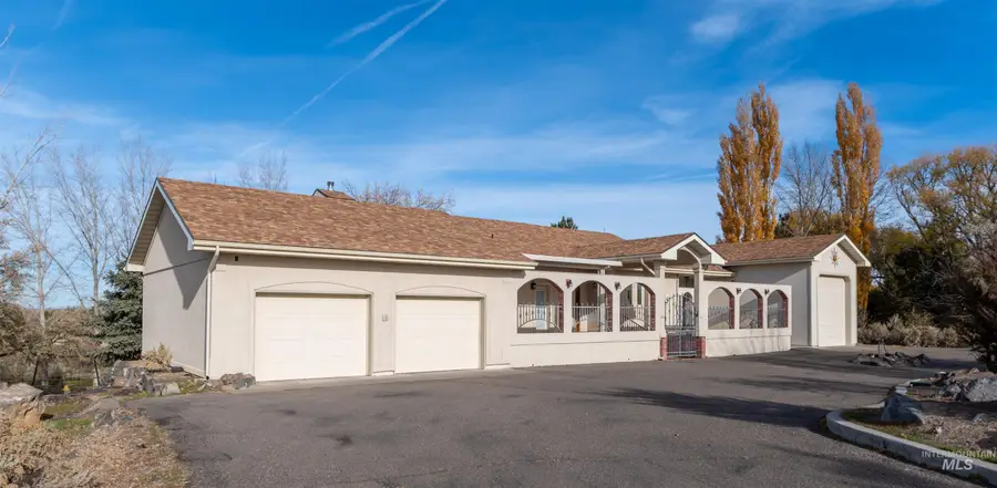 4065 N Canyon Ridge Dr, Twin Falls, ID 83301 - Image #2