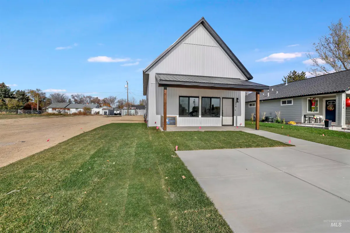 254 1st St W, Wendell, ID 83355 - Image #1