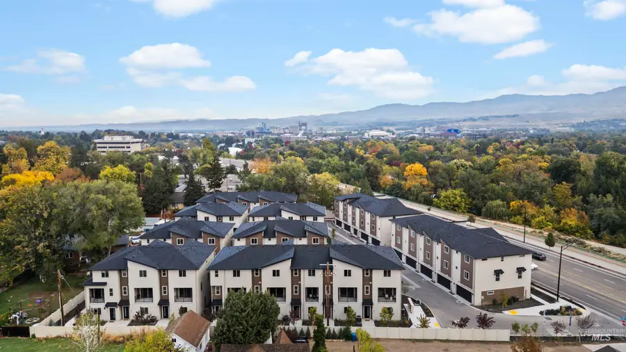 1715 S Rock View Ln, Boise, ID 83705 - Image #2