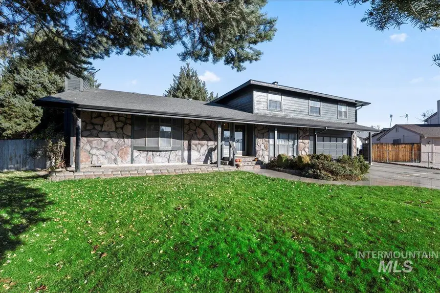 1375 Owyhee Dr, Mountain Home, ID 83647 - Image #2