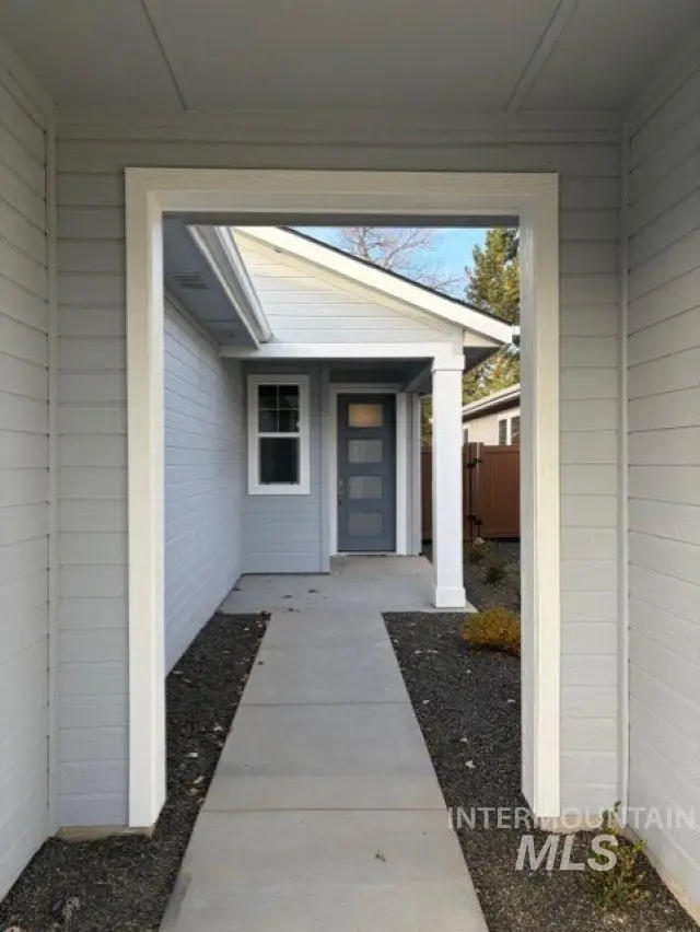 1422 E Prairiefire St, Meridian, ID 83646 - Image #3