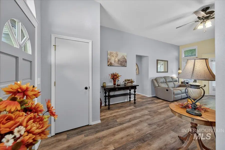 4265 N Liesel Ln, Boise, ID 83704 - Image #2