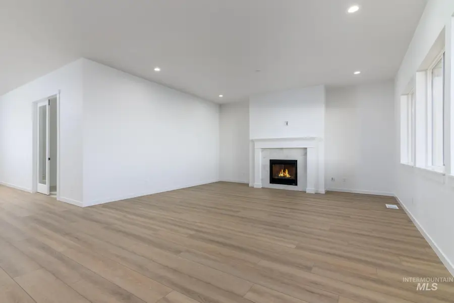 2039 N Spring Creek Ave, Middleton, ID 83644 - Image #3