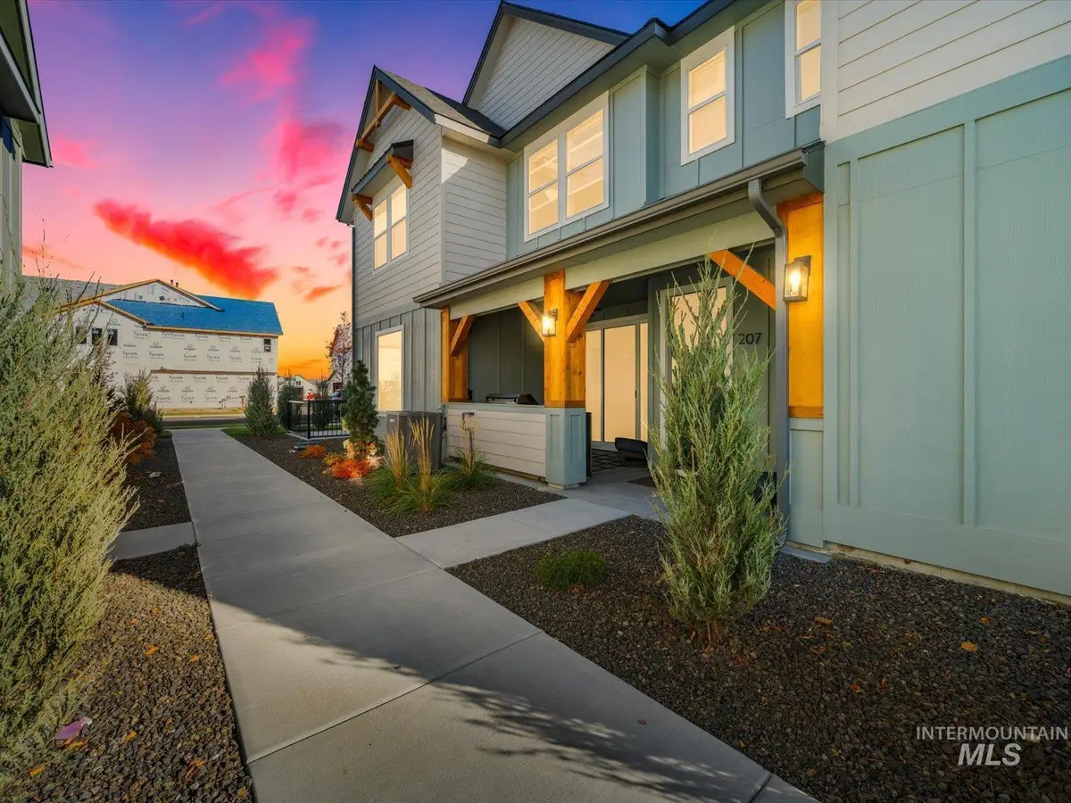 207 S Pecknold Ln, Star, ID 83669 - Image #1