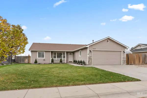 7557 Arlington Dr, Nampa, ID 83687