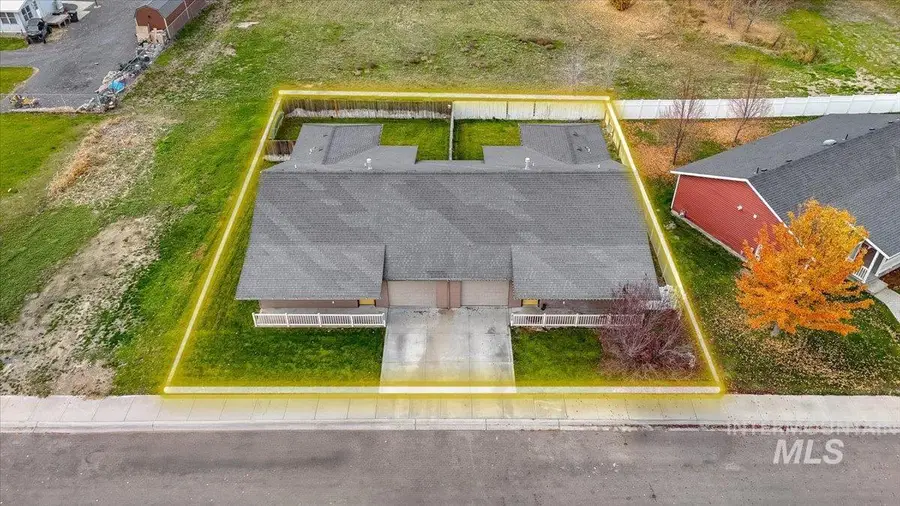 215 Little Cedar Dr, Hansen, ID 83334 - Image #2