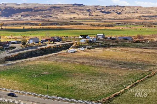 4207 Pershall Rd, Marsing, ID 83639