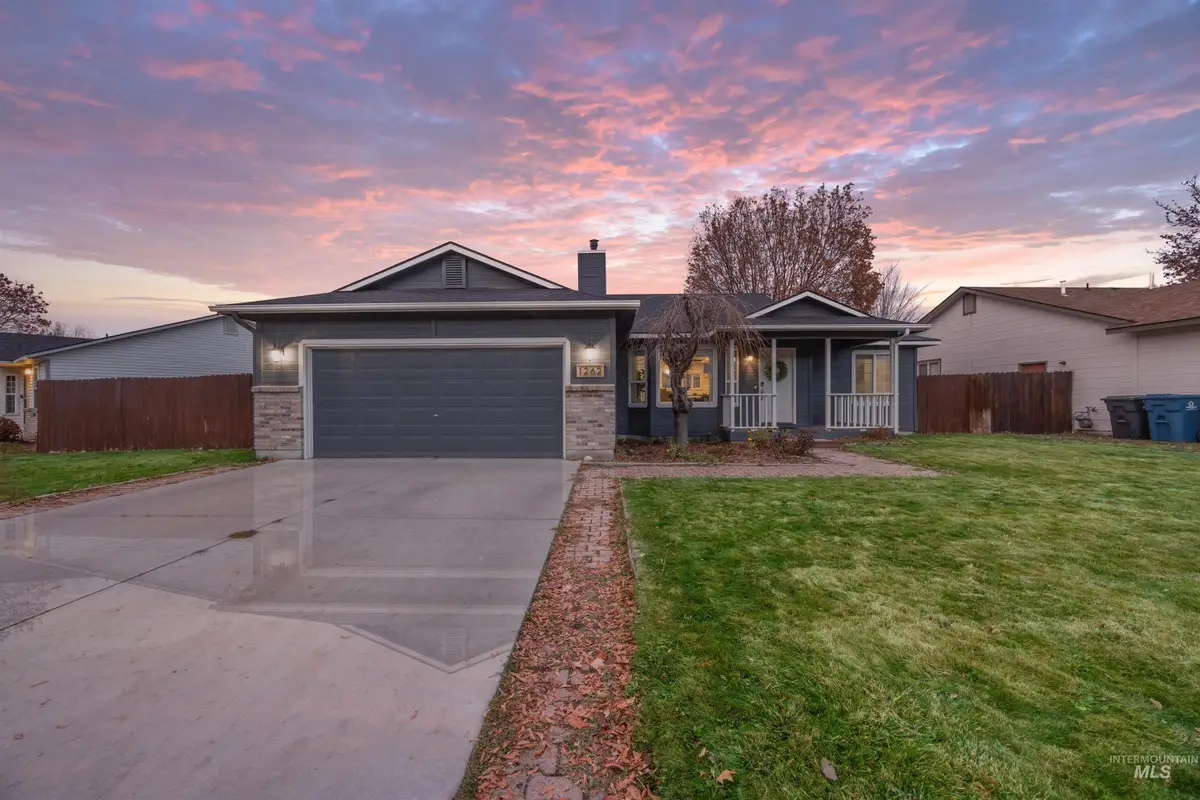 1262 E Oakridge Dr, Boise, ID 83716 - Image #1
