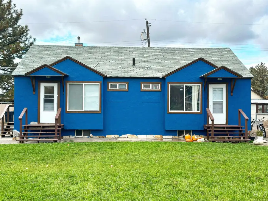 217 & 219 Oregon St, Gooding, ID 83330 - Image #2