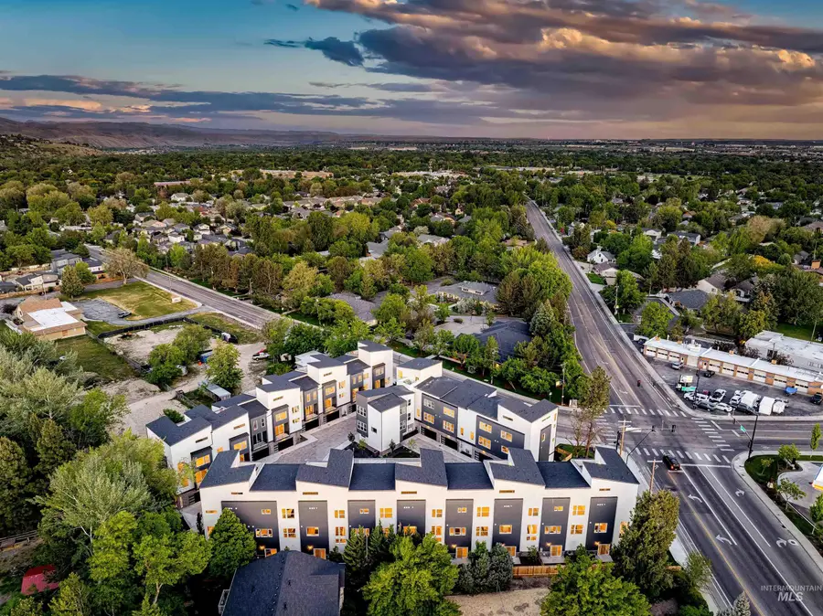 2044 S Mackinnon Ln, Boise, ID 83706 - Image #3