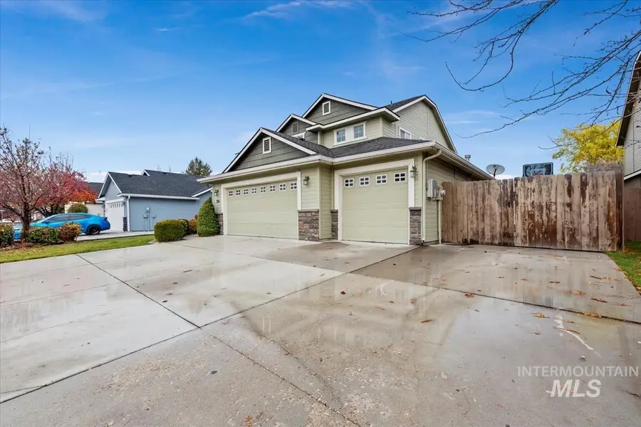 334 E Santiago Dr, Meridian, ID 83646 - Image #3