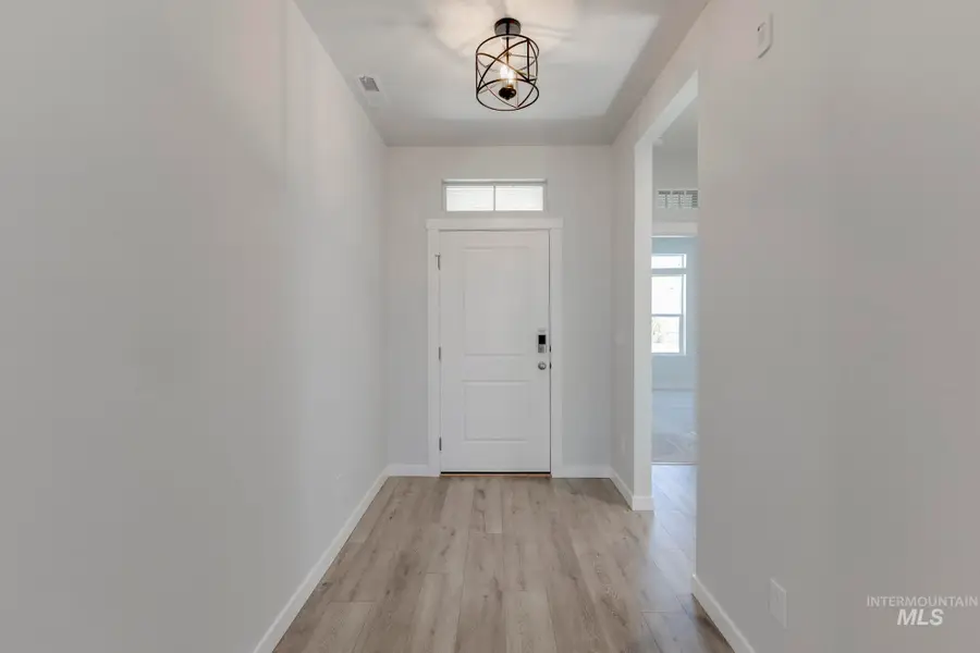 1725 Webb Brook St, Middleton, ID 83644 - Image #2