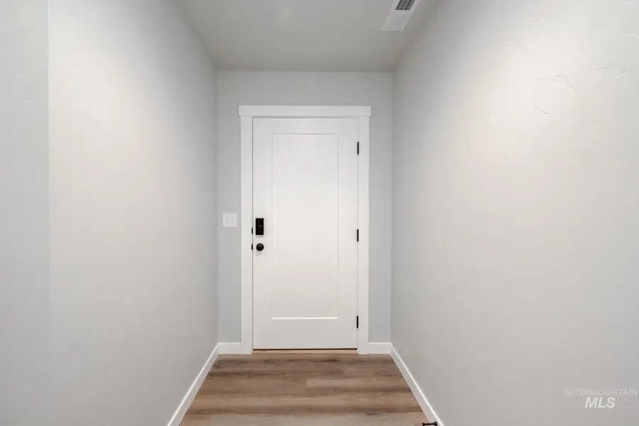 9053 W Violet St, Nampa, ID 83687 - Image #2