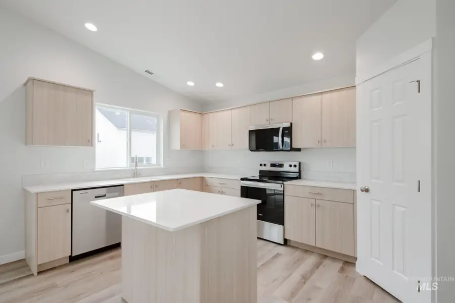 9067 W Violet St, Nampa, ID 83687 - Image #3