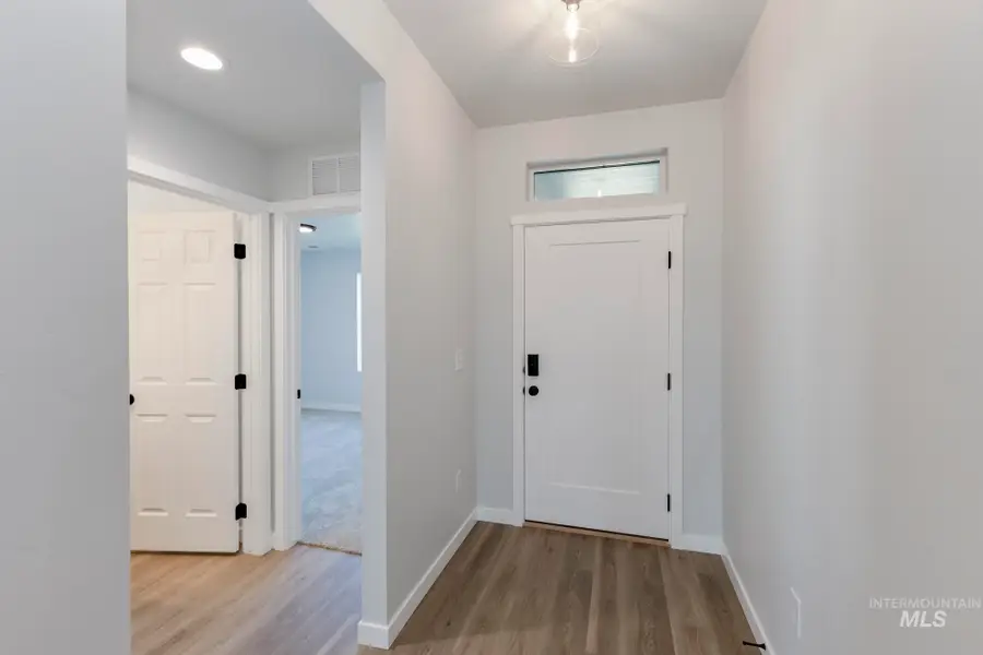 3768 E Jamestown Dr, Nampa, ID 83686 - Image #2