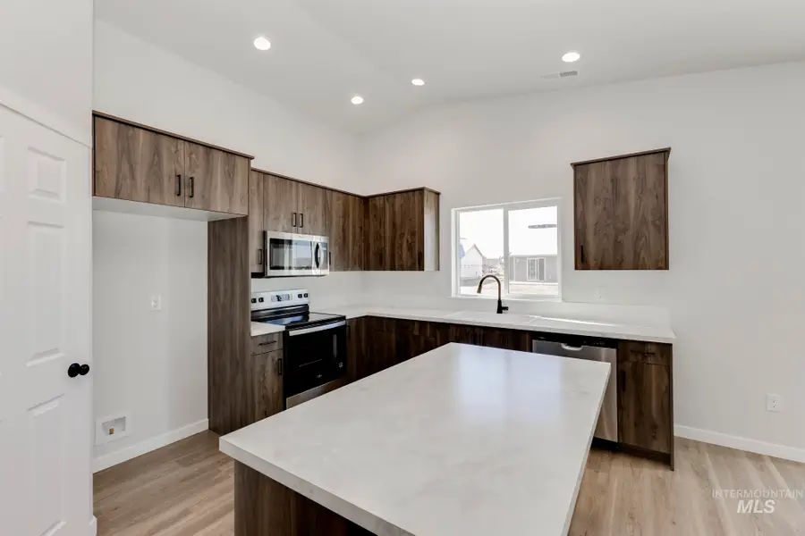 3768 E Jamestown Dr, Nampa, ID 83686 - Image #3