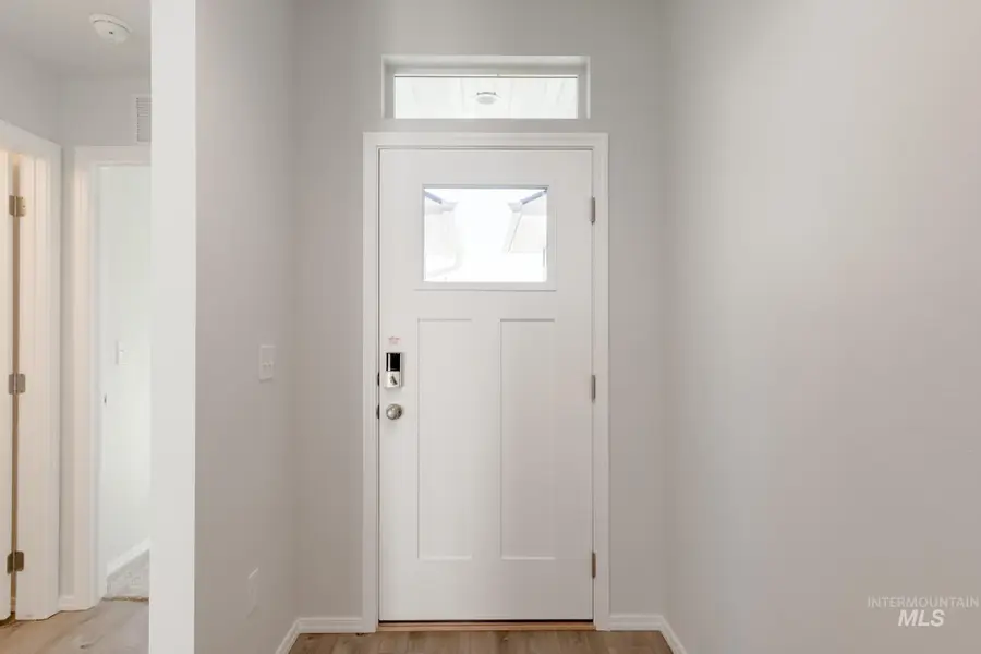 3894 E Jamestown Dr, Nampa, ID 83686 - Image #2