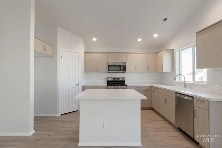 3894 E Jamestown Dr, Nampa, ID 83686 - Image #3