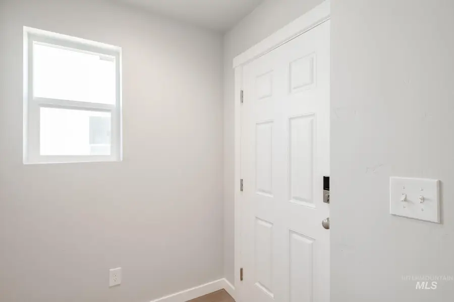 7028 S Old Farm Ave, Meridian, ID 83642 - Image #2