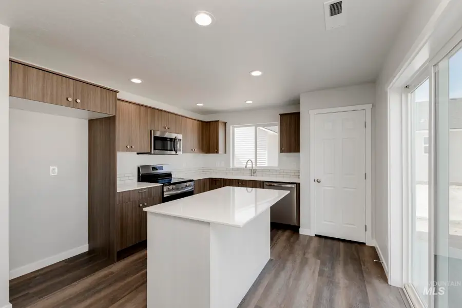 327 N Cranesbill Ave, Kuna, ID 83634 - Image #3