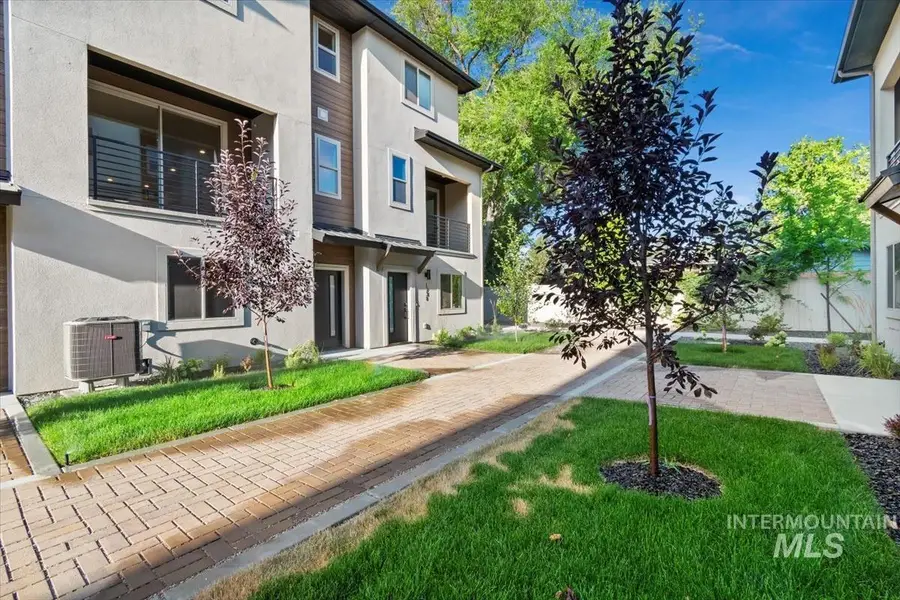 1735 S Rock View Ln, Boise, ID 83705 - Image #2