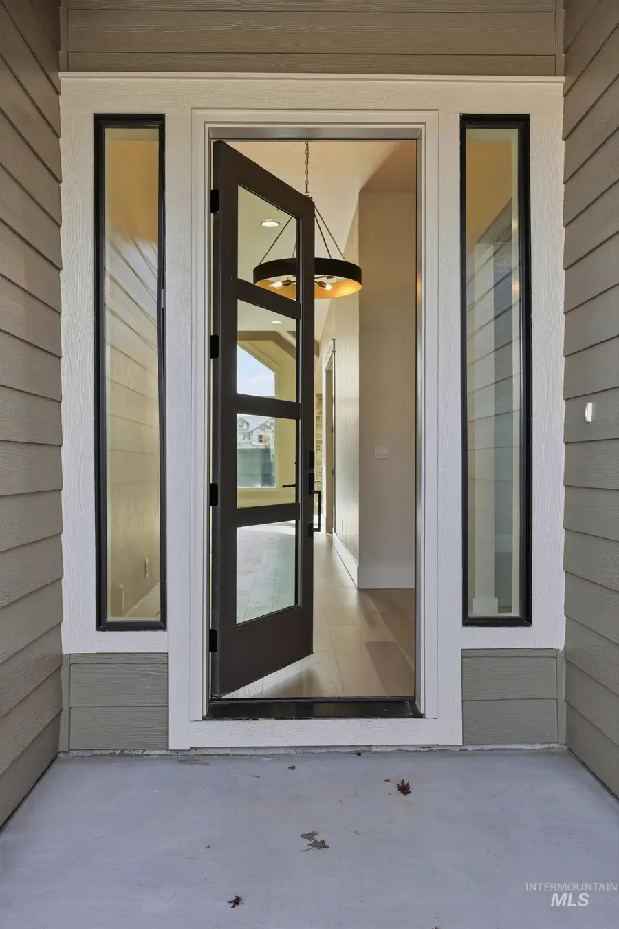 1090 E Crescendo St, Meridian, ID 83642 - Image #2