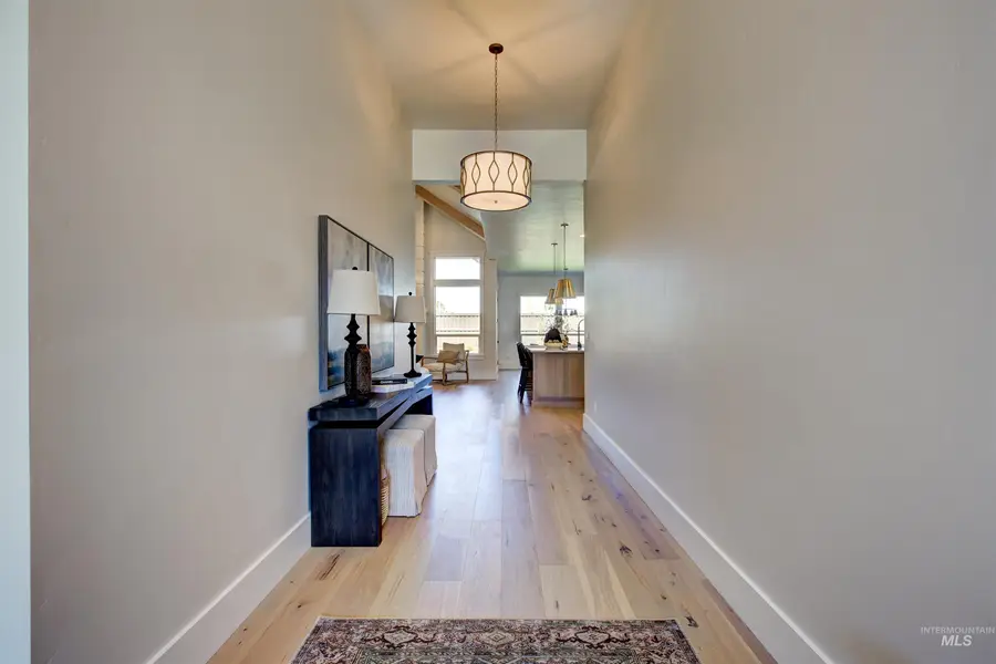 2617 E Cavern Dr, Meridian, ID 83642 - Image #3