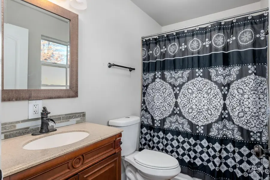 805-807 S Wardwell, Emmett, ID 83617 - Image #3