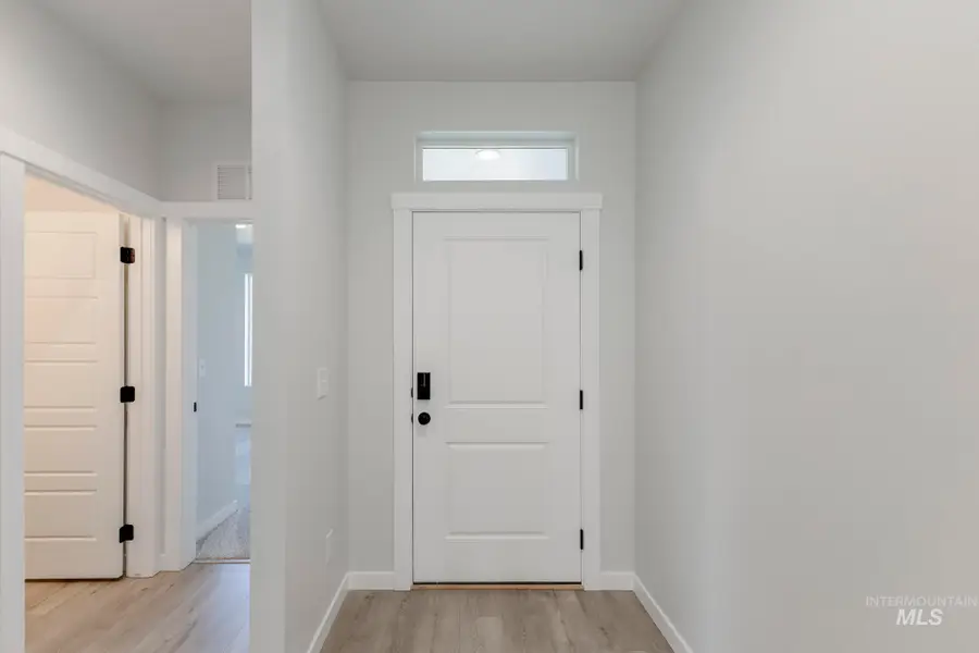 2415 N Silver Wolf Ave, Star, ID 83669 - Image #2