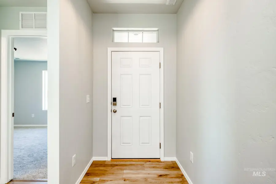 9039 W Violet St, Nampa, ID 83687 - Image #2