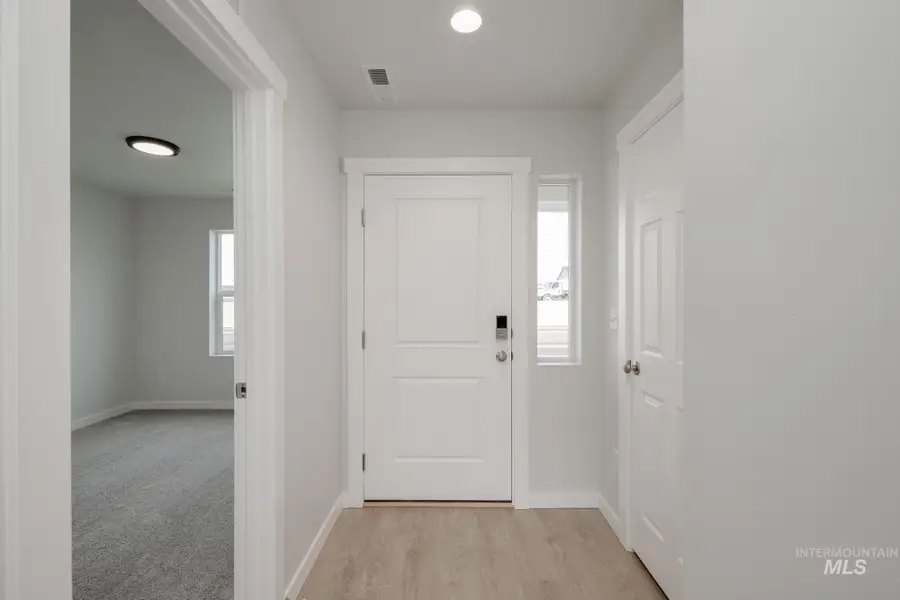 9081 W Violet St, Nampa, ID 83687 - Image #2