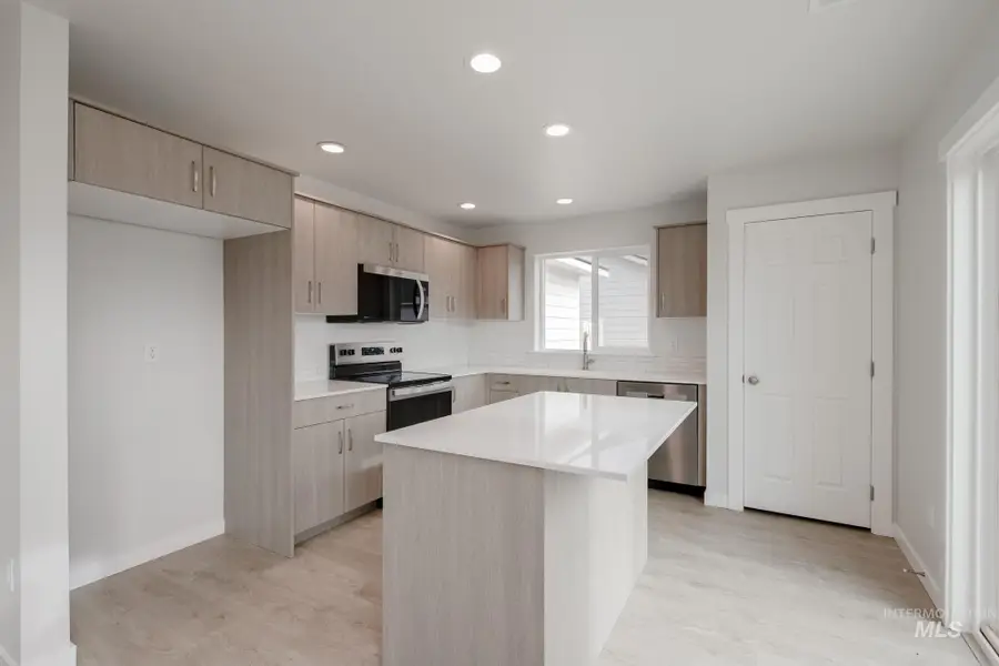 9081 W Violet St, Nampa, ID 83687 - Image #3