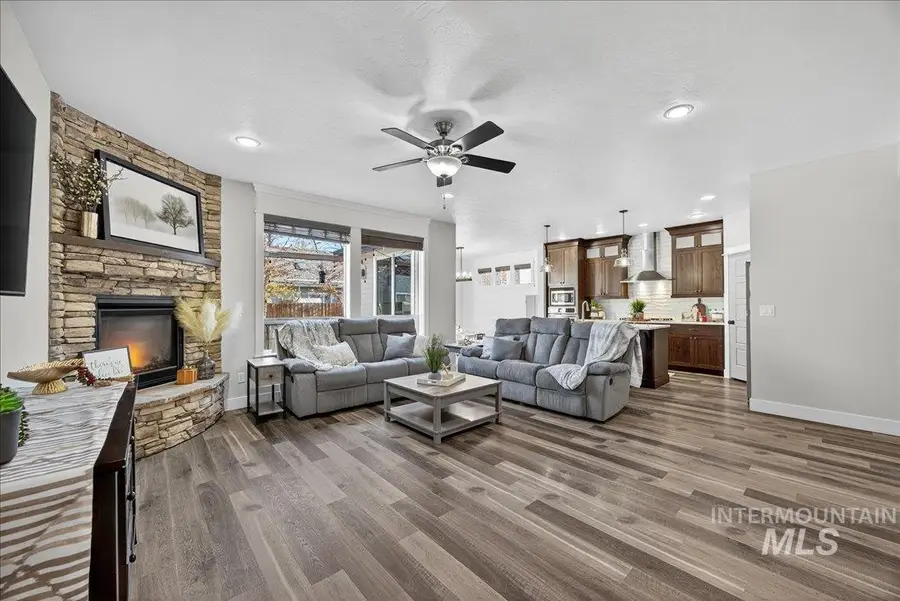 2120 N Woodcreek St, Boise, ID 83704 - Image #2