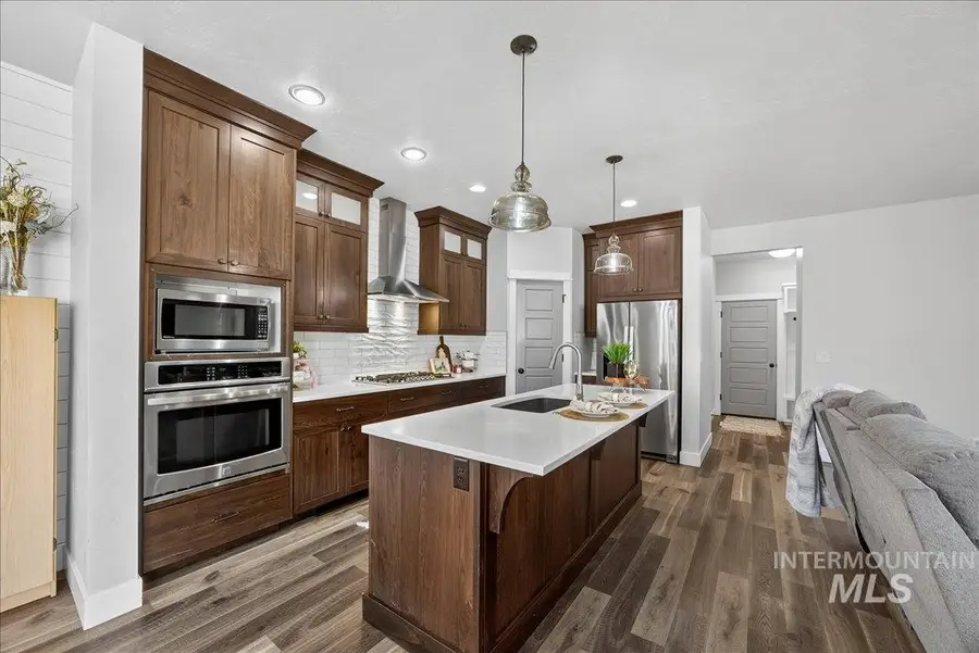 2120 N Woodcreek St, Boise, ID 83704 - Image #3