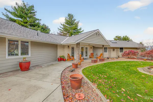3887 Lakeview Dr, Lewiston, ID 83501