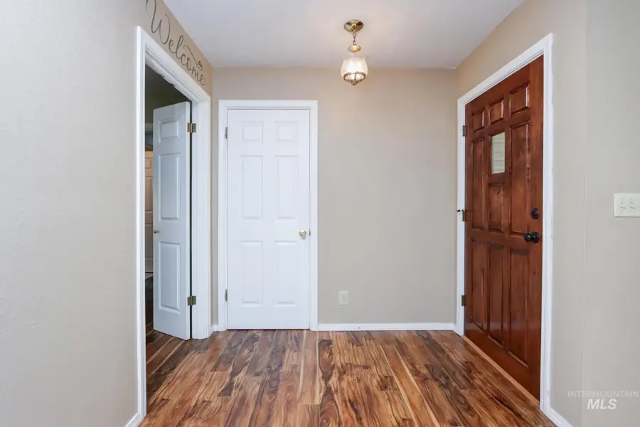 1235 Moore Way, Ontario, OR 97914 - Image #2