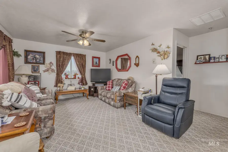 393 Tuttle Dr, Ontario, OR 97914 - Image #3