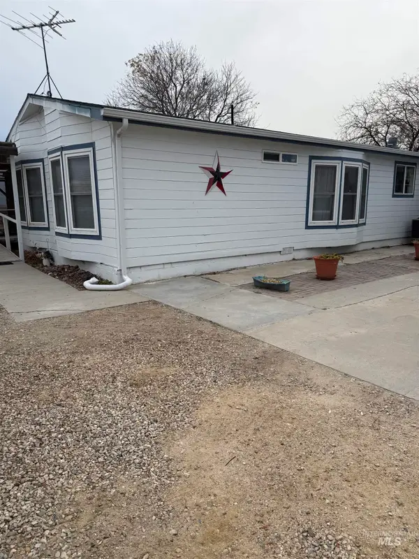 19095 S Pleasant Valley Rd, Kuna, ID 83634