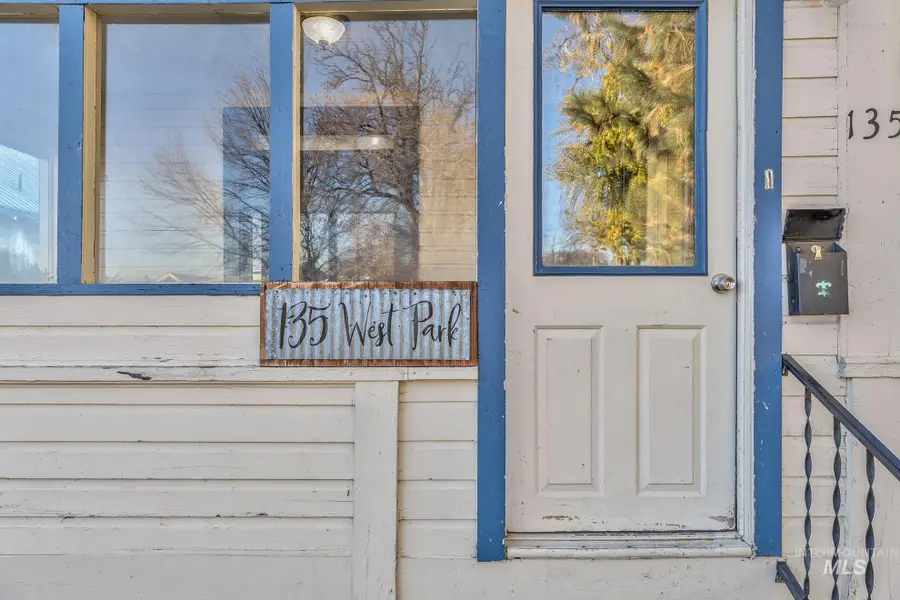 135 W Park Street, Weiser, ID 83672 - Image #2