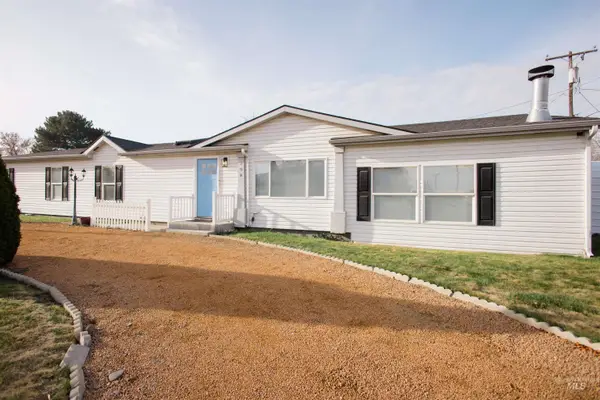 299 S Lincoln St, Glenns Ferry, ID 83623