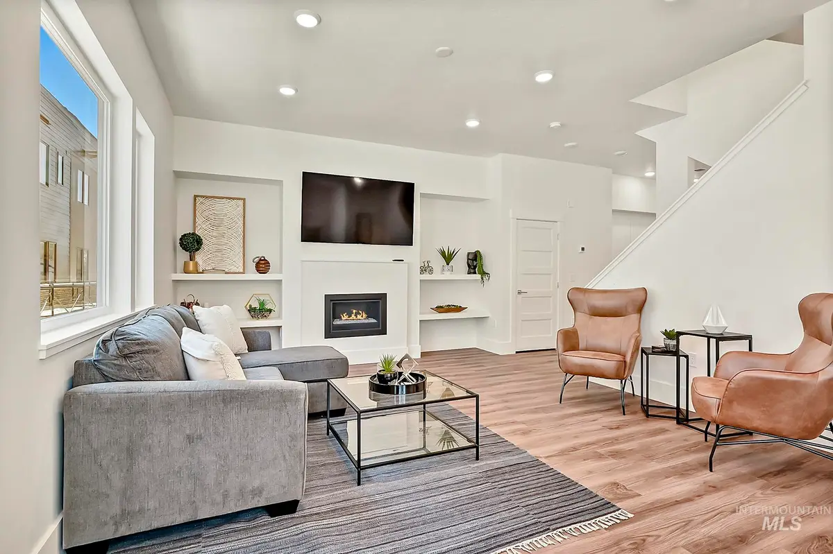 2771 W Stewart Ave, Boise, ID 83702 - Image #1